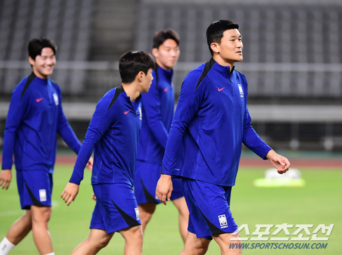 "막내에서 캡틴으로" 홍명보 감독, 손흥민과 10년 만의 그라운드 재회……
