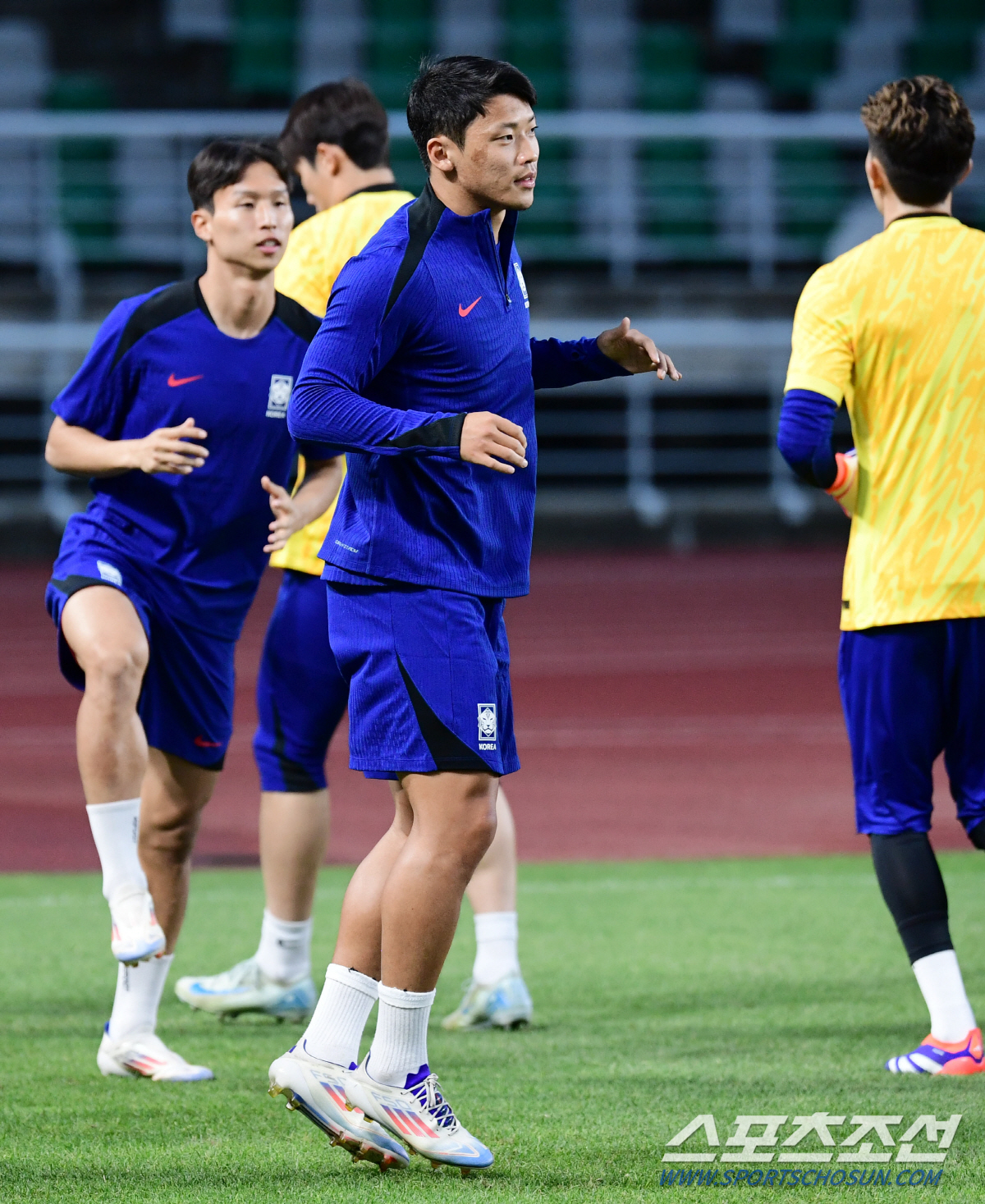 "막내에서 캡틴으로" 홍명보 감독, 손흥민과 10년 만의 그라운드 재회……