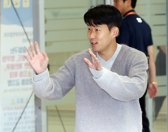 SON 판단력·움직임 문제삼는 英매체들.. '존슨한테 패스 안 주고, 존…