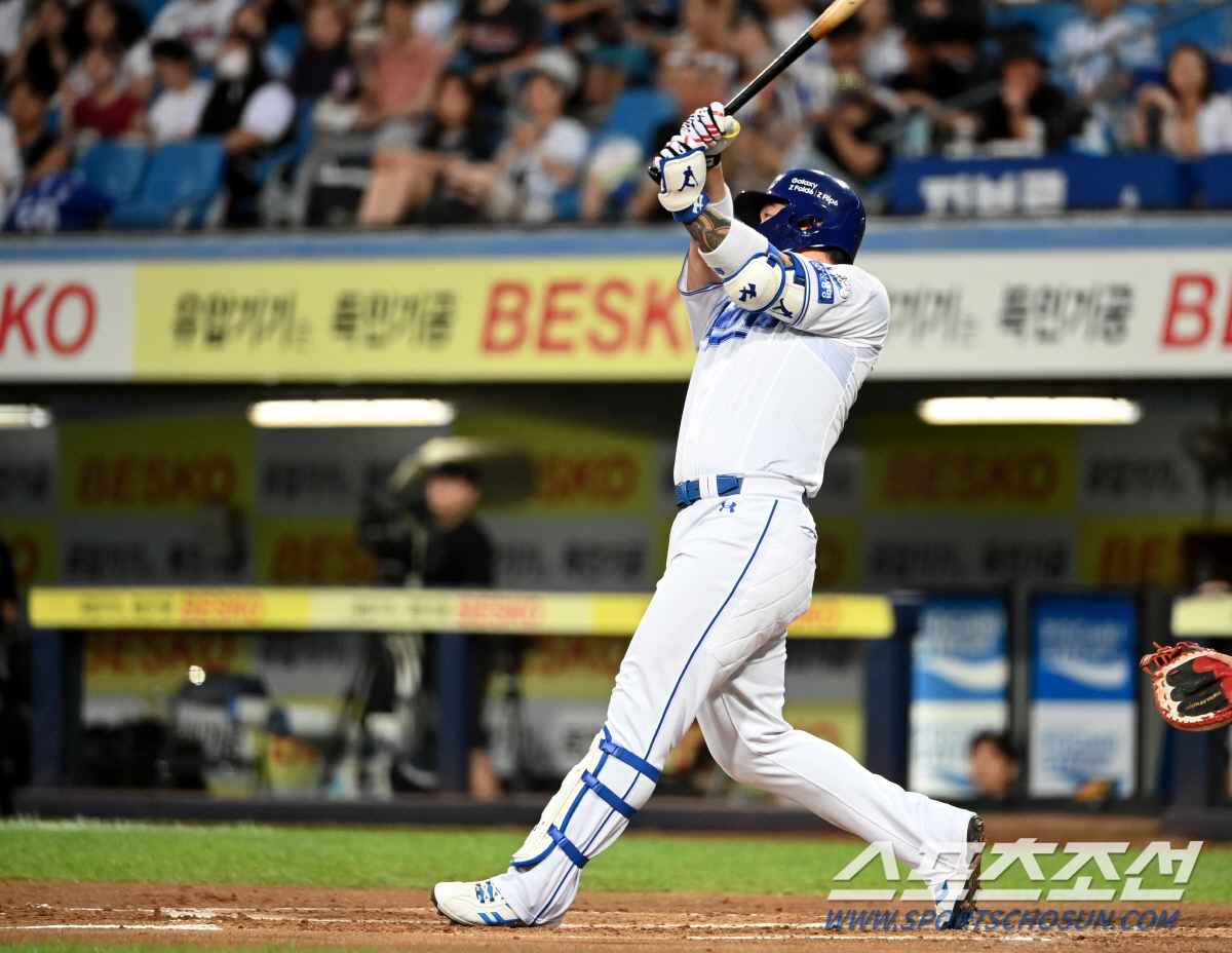 '형 나 좀 봐요' 시즌 첫 선발승 황동재, 400홈런 달성한 박병호 부…