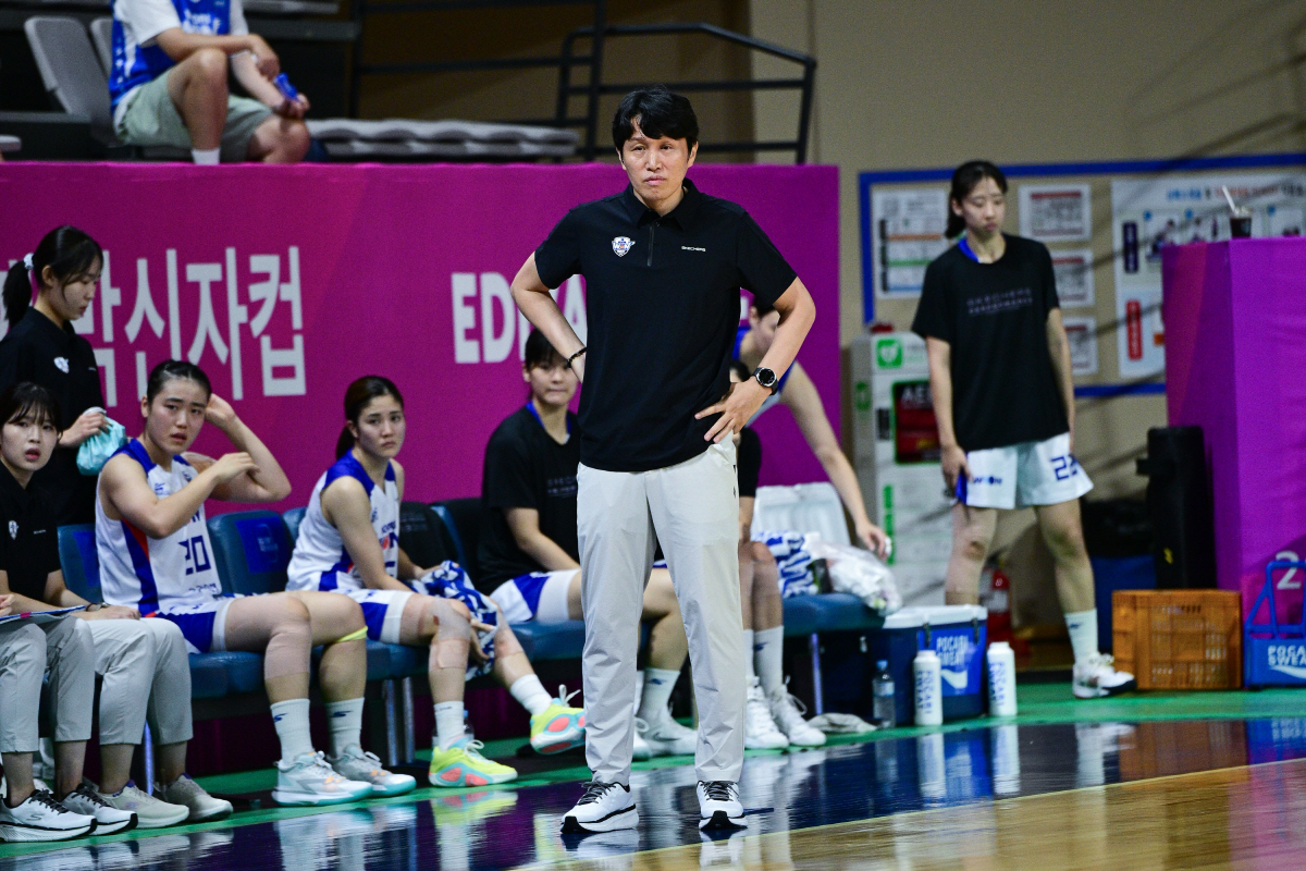 [박신자컵 현장인터뷰] 위성우 우리은행 감독 "솔직히 떨어져도 괜찮아..…