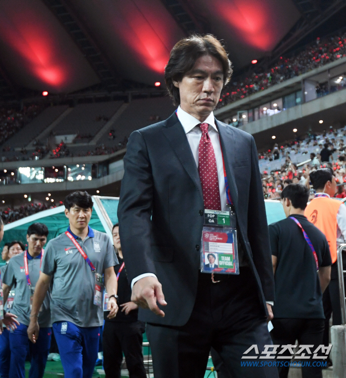 '첫 경기부터 야유' 홍명보 감독 "팬들 마음 이해해, 내가 견뎌야 하는…