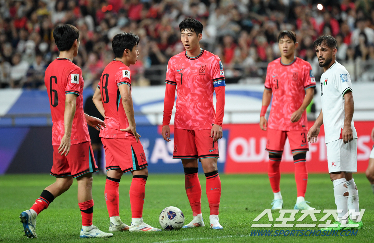 [SC 현장인터뷰]고개숙인 '캡틴' 손흥민의 아쉬움 "원정에서 단 한 가…
