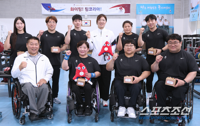 "위대한 영웅들의 도전,끝까지 응원" 장미란 차관 파리패럴림픽 현장응원X…