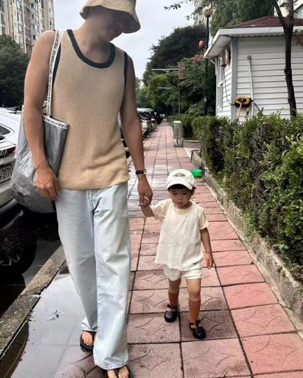 홍현희 子 준범, 키즈모델 준비하나 '훈훈' 비주얼...父 제이쓴이 스타…