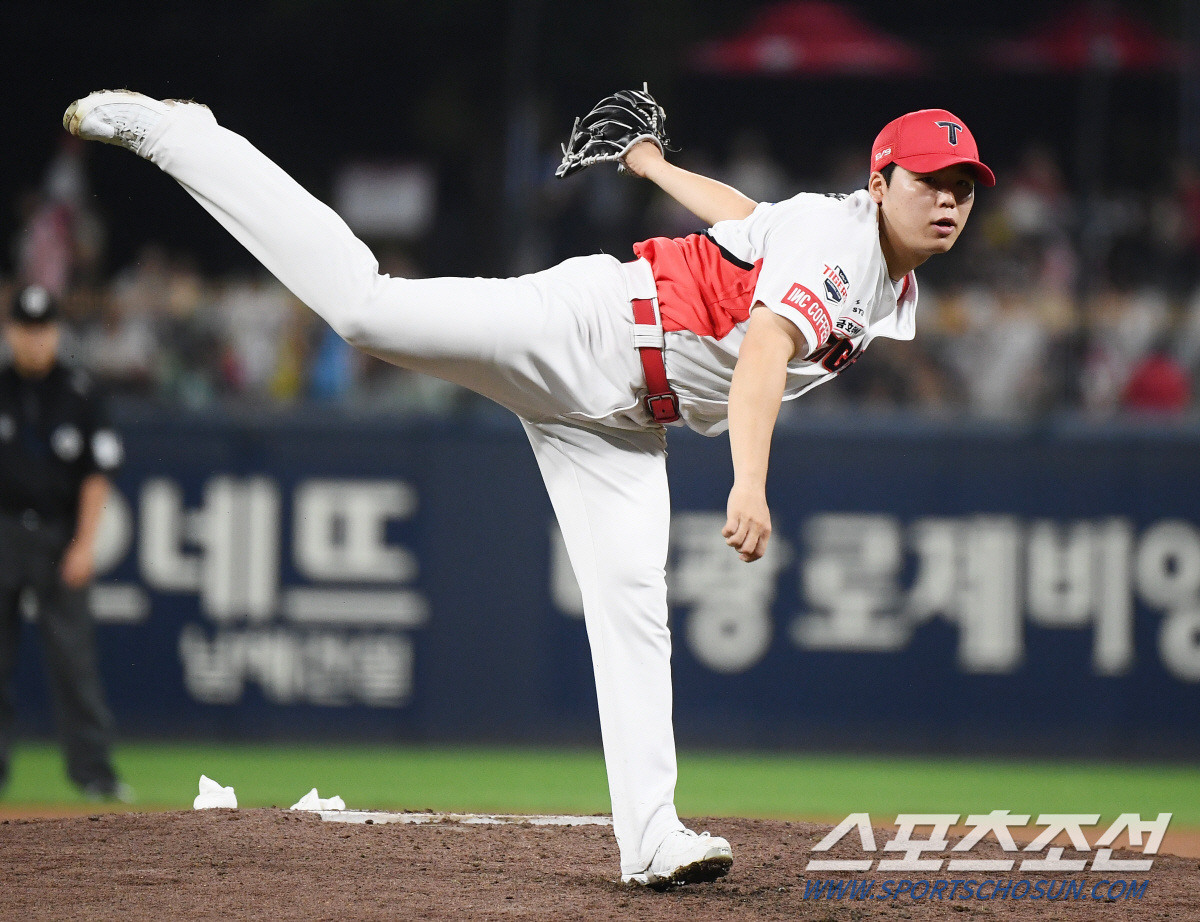 도영이는 좀 쉬어, '6분 진행→폭우→74분 대기→4홈런 폭발'...KI…