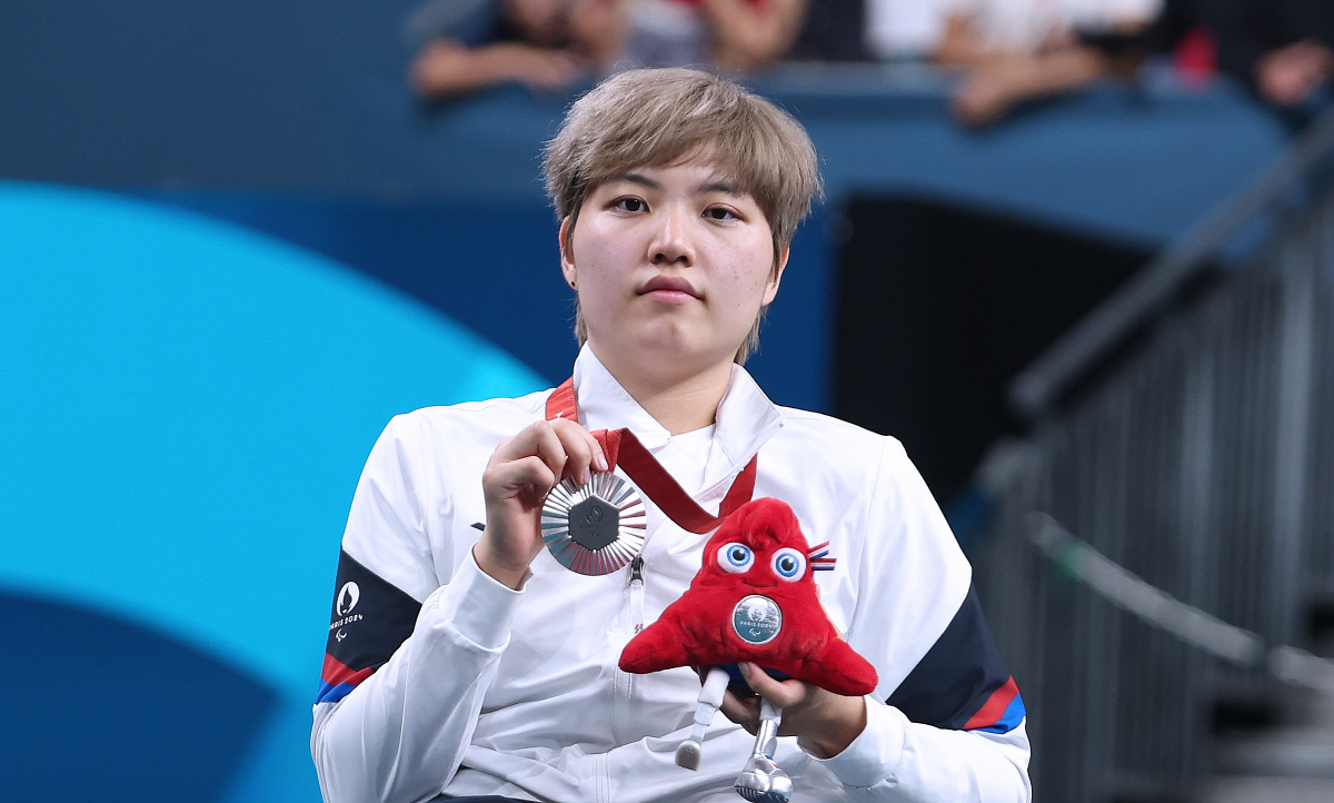 [파리패럴림픽] 무너진 포커페이스, 탁구 윤지유 결승에서 또 패배. 파리…