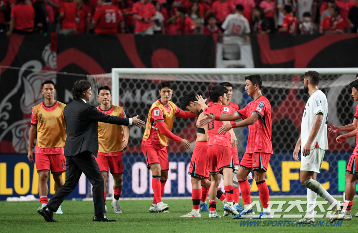 "'지길 응원'논란→기세 바닥" 축 처진 어깨로 오만 출국한 대표팀,지금…