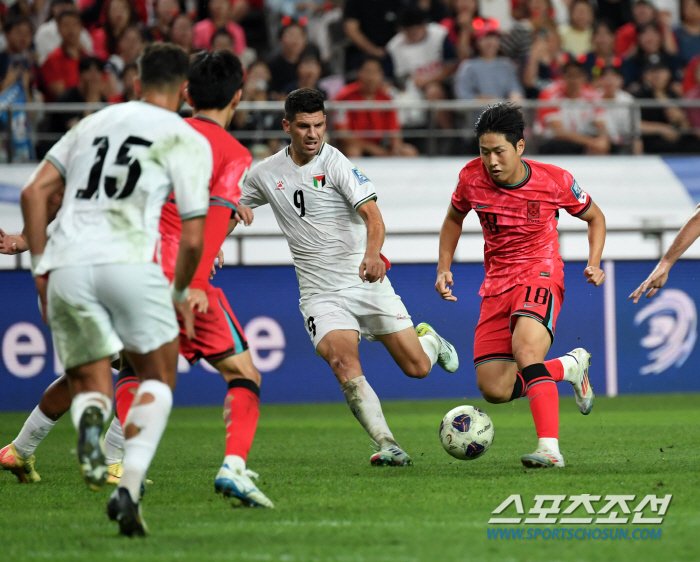 팔레스타인전은 이강인 독주회였다…점점 커지는 의존증, '강인 원맨팀'의 …