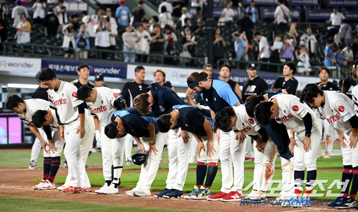 '6G 10실책' 공수 모두 무너진 롯데, 가을야구 가물가물…총력전 다짐…