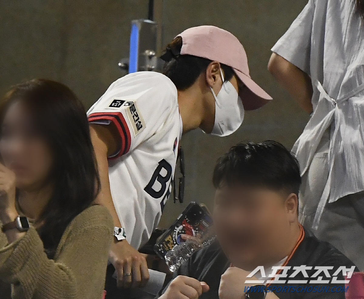 '이강인 열애설' 재벌 연인 박상효 누구? 2살 연상·두산家 로열패밀리
