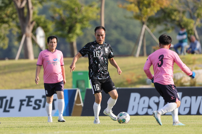 '韓 레전드 총출동' 영덕 월드컵레전드FC 자선행사 성료
