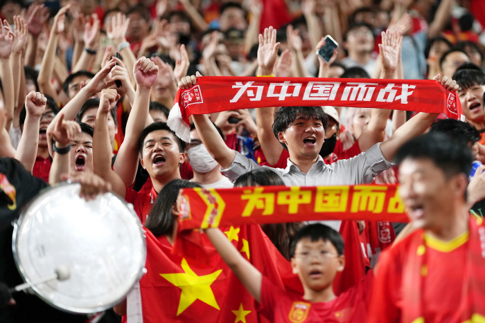 "중국이 일본에 0-7 참패한 이유 알려주마" 한국 축구도 새겨야 할 베…