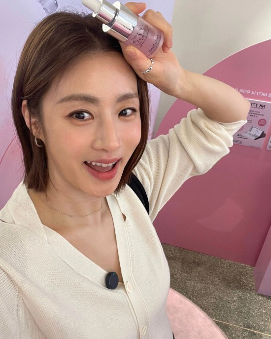 [SCin스타] '두 딸 엄마' 강소라, 바쁜 육아 속 소소한 일탈 "성…