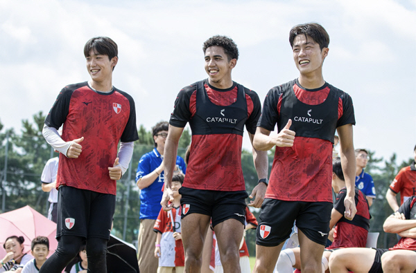 '조성환이 커피차 쐈다!' 부산아이파크, 팬들과 함께한 팬밋업 행사 성료