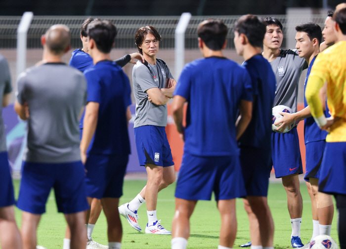 '24시간→전술 탓하는 자비없는 축구판' 홍명보 감독, 증명해야 할 오만…