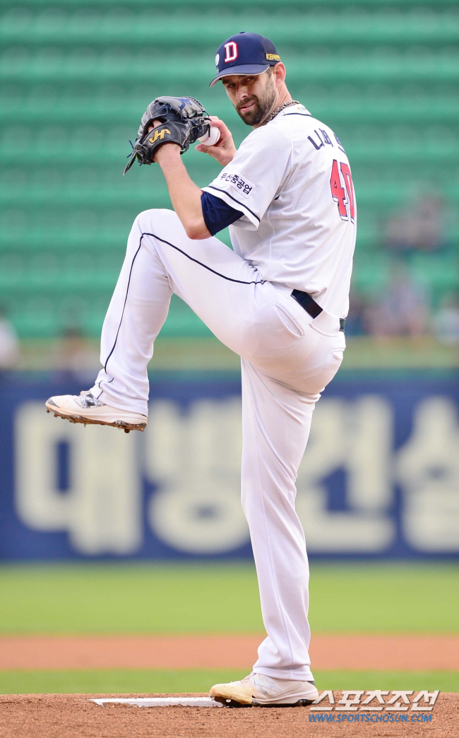 [단독] '150㎞ 강속구 볼수도' 니퍼트, 7년 만에 두산 마운드 전격…
