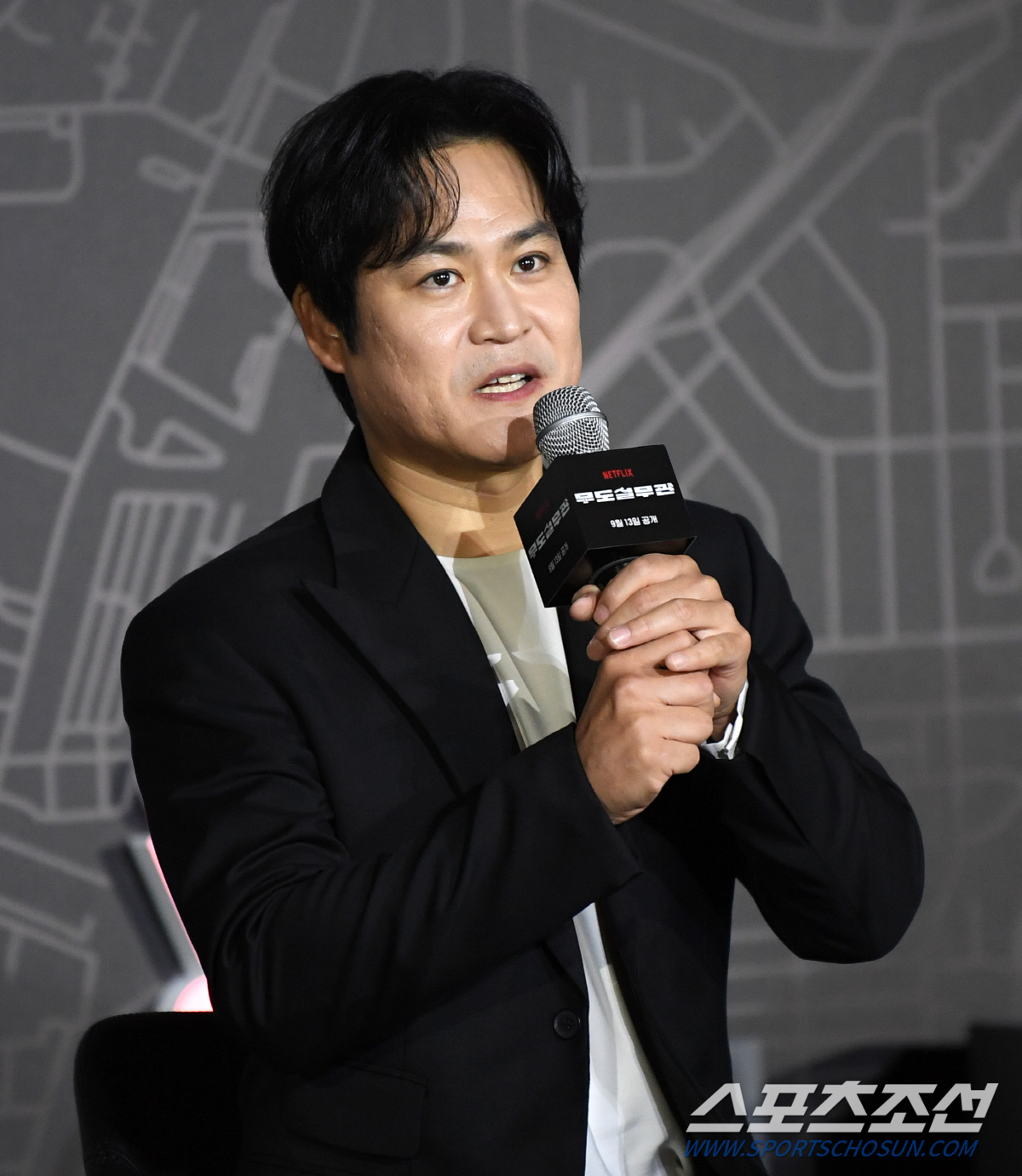[SC현장] "8kg 증량→붓기도 안 빼"…'무도실무관' 김우빈X김성균,…