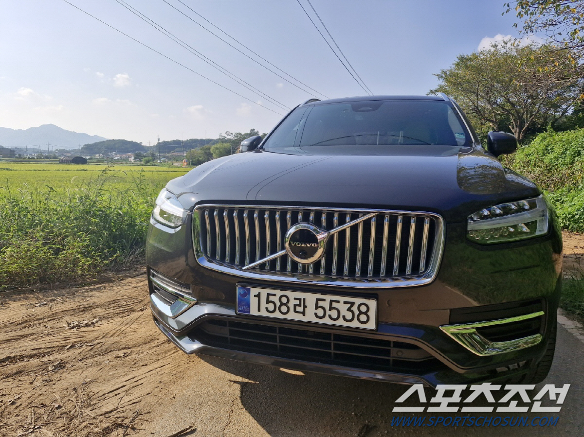 [시승기]거대한데 잘 달리네…볼보 플래그십 SUV 'XC90'