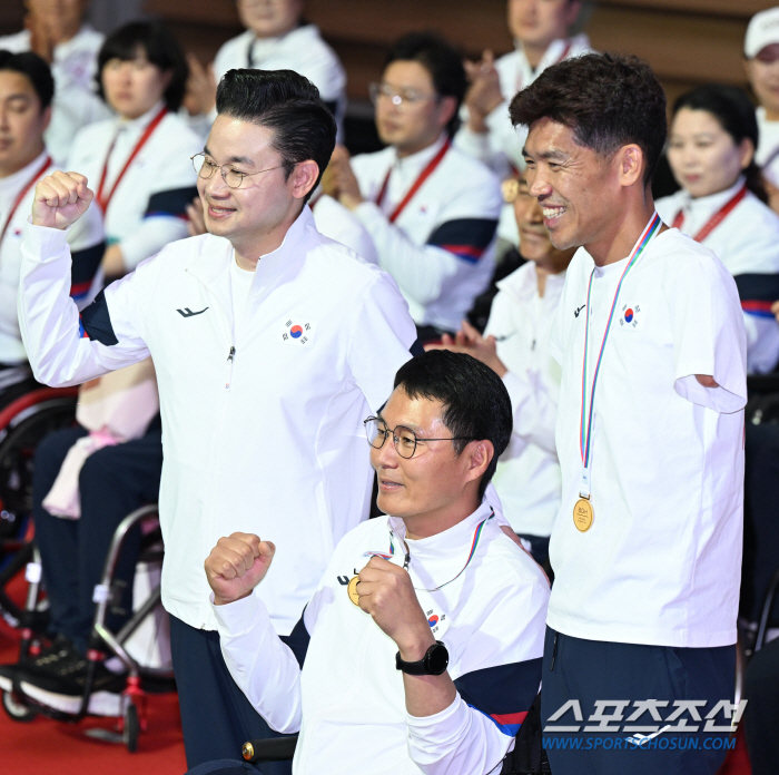 "선수단 전원 순금20돈 '찐'金메달-MVP는 하이브리드車" 파리패럴림픽…