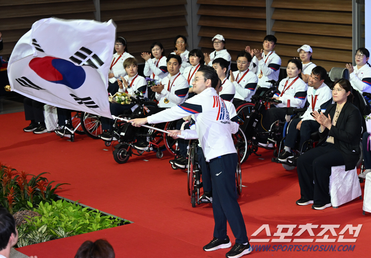 "선수단 전원 순금20돈 '찐'金메달-MVP는 하이브리드車" 파리패럴림픽…