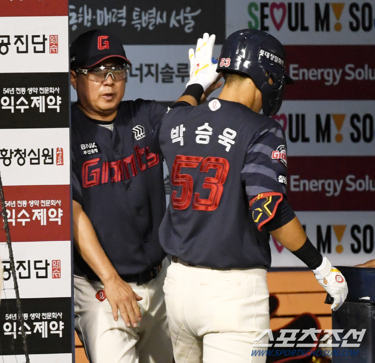 롯데 가을야구 희망 살렸다! '복덩이' 레이예스 연장 10회 결승타→3연…