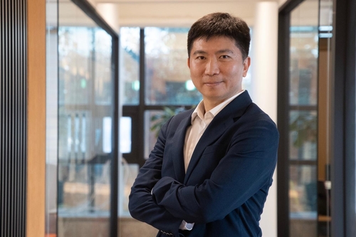 (서울=연합뉴스) 류효림 기자 = 10일 서울 서초구 RSM스포츠에서 연합뉴스와 인터뷰하고 포즈 취한 유승민 전 회장.