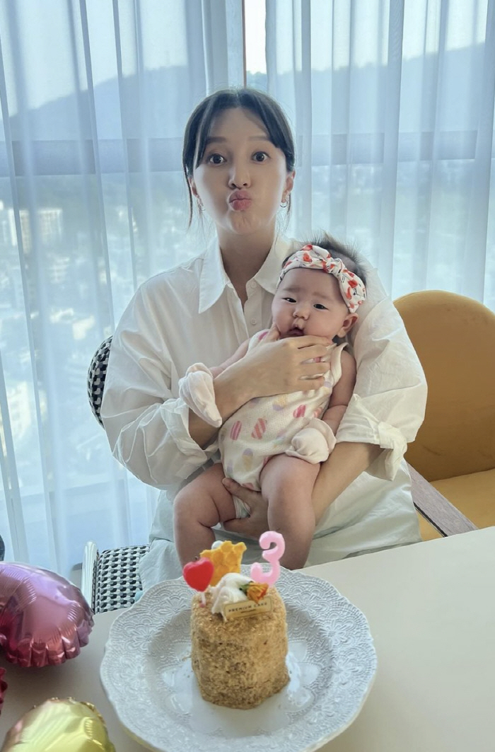 '10kg 감량' 아유미, 똑닮은 딸 공개 "드디어 3개월, 100일 기…