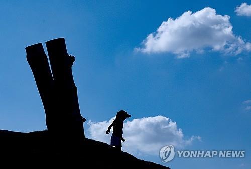 양떼구름부터 비행운까지…변화무쌍한 구름 이야기