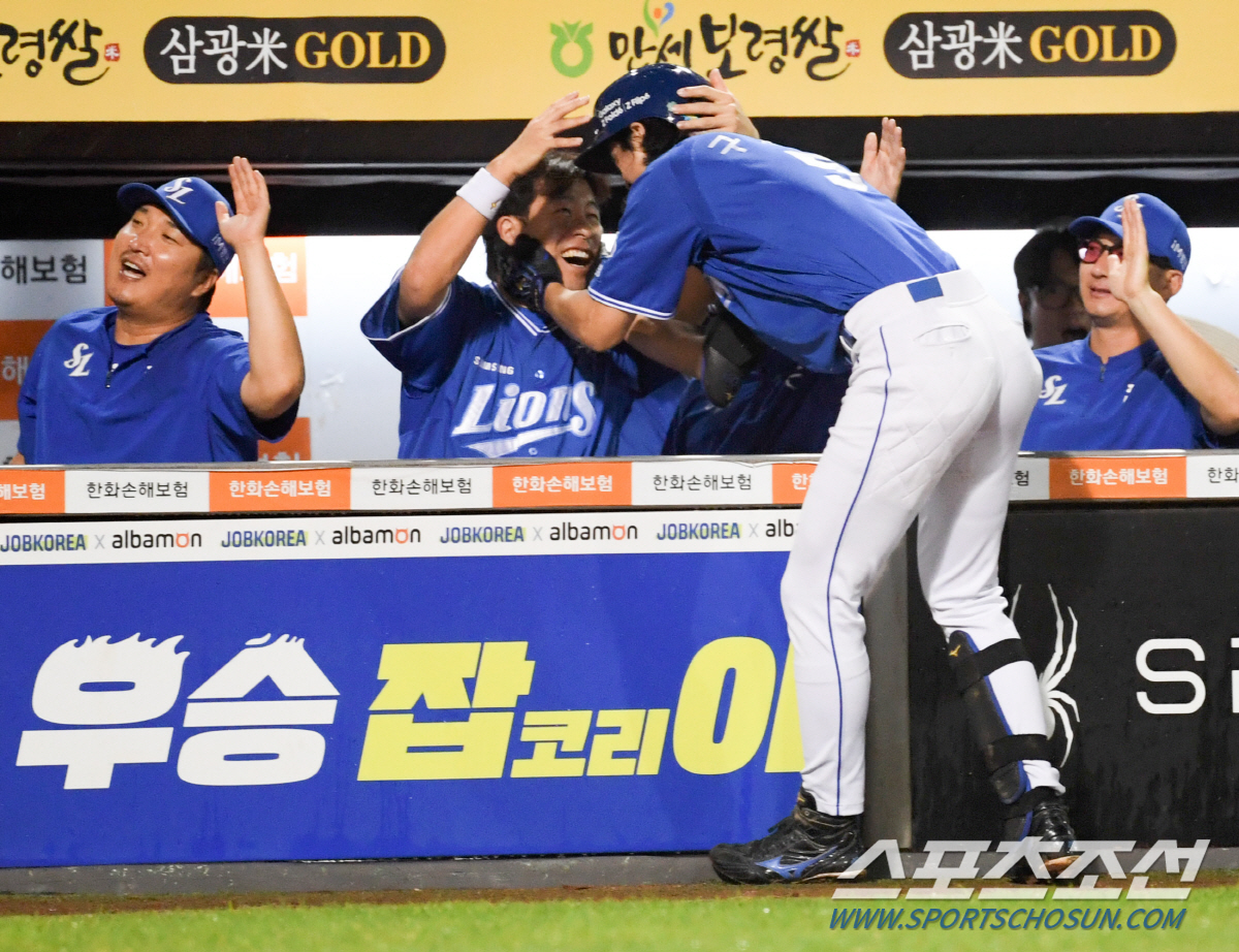 '형 한국시리즈 가는 거야?' 타격감 폭발한 구자욱에게 애정공세 퍼부은 …