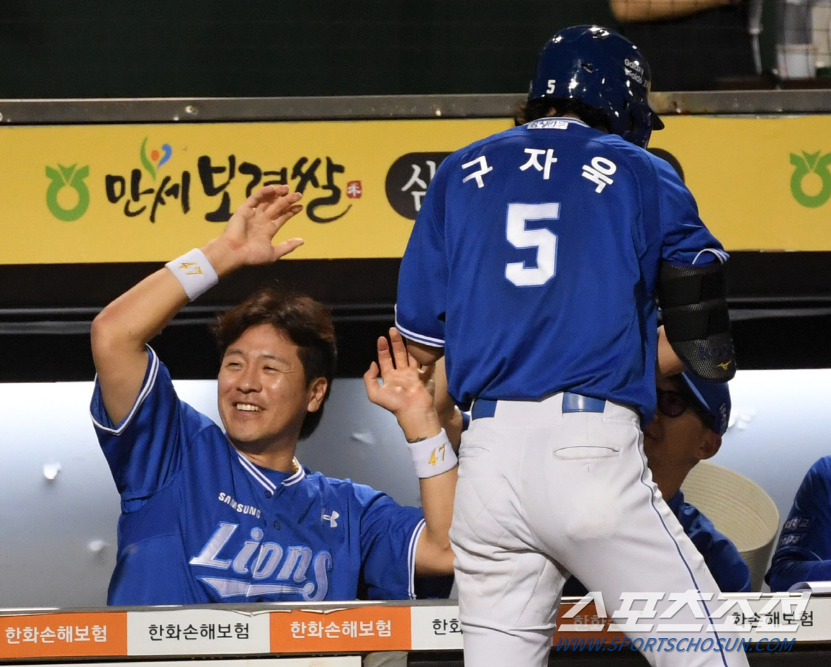 '형 한국시리즈 가는 거야?' 타격감 폭발한 구자욱에게 애정공세 퍼부은 …
