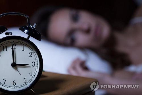 "불면증 극복하려면 자려고 애써 노력하지 말아야"