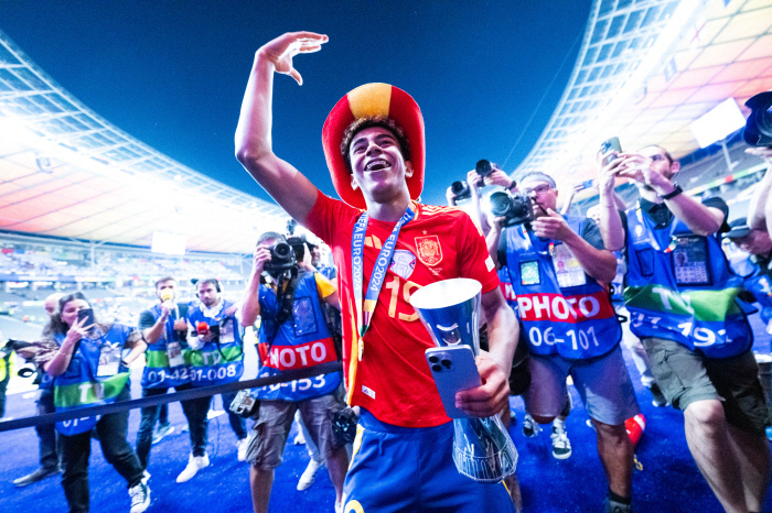 PSG '3700억' 야말 영입설, 이강인 언급으로 종결..."야말? 우…