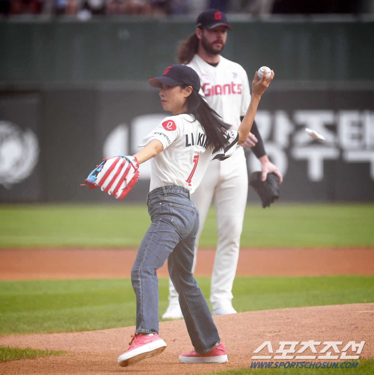 [포토] 리아킴 '힘찬 시구'