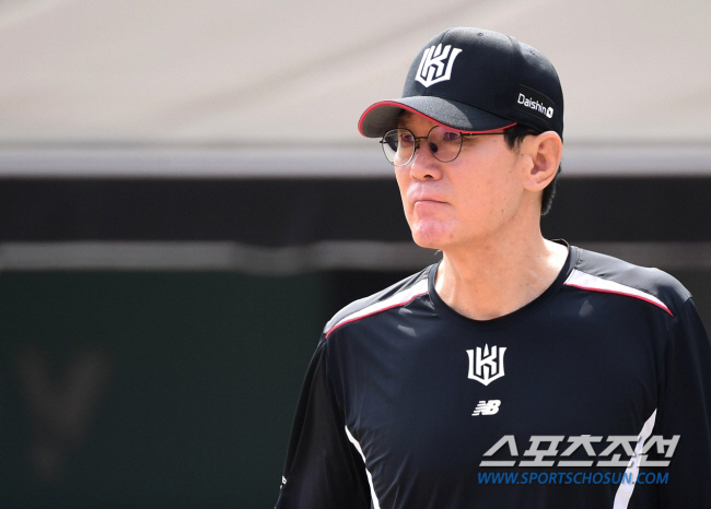 "이 시간에 경기하면 죽겠다는 생각이" 극한의 폭염, 갑작스러운 5시 시…