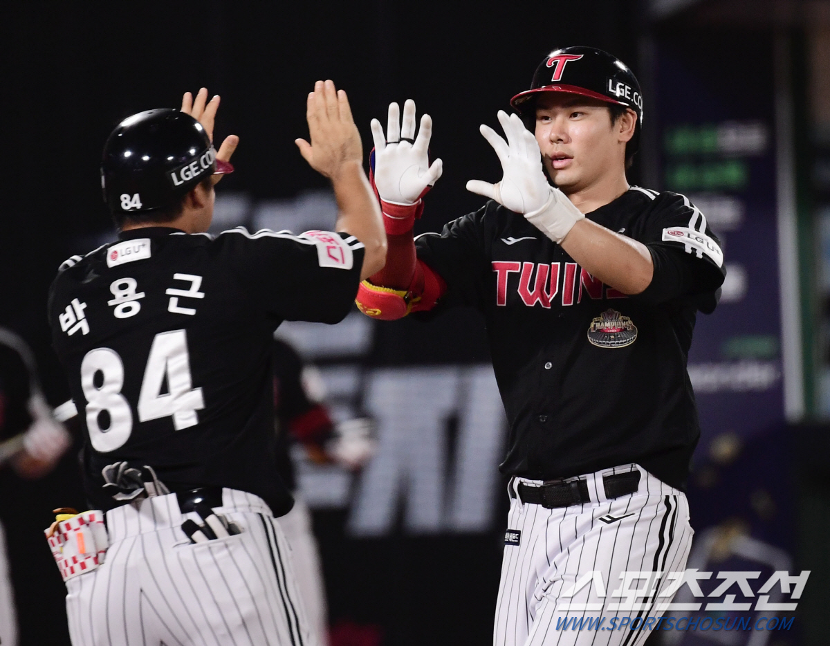 3홈런-14안타 터지고 필승조는 무실점 막고. 2연승한 염갈량 "이종준 …