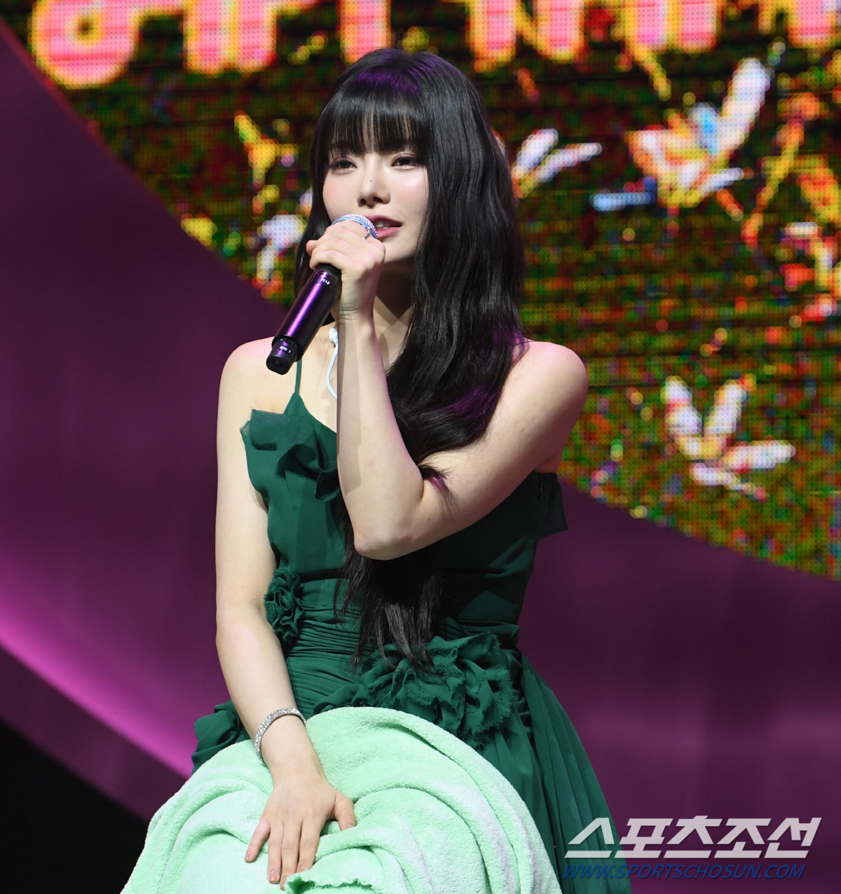 [포토] 피프티 피프티 키나 '새로운 멤버과 함께'