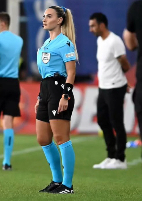 '섹시하다는 칭찬 싫어!' 경종을 울린 여성심판의 저항…성차별적 메시지 폭주에 인스타 폐쇄
