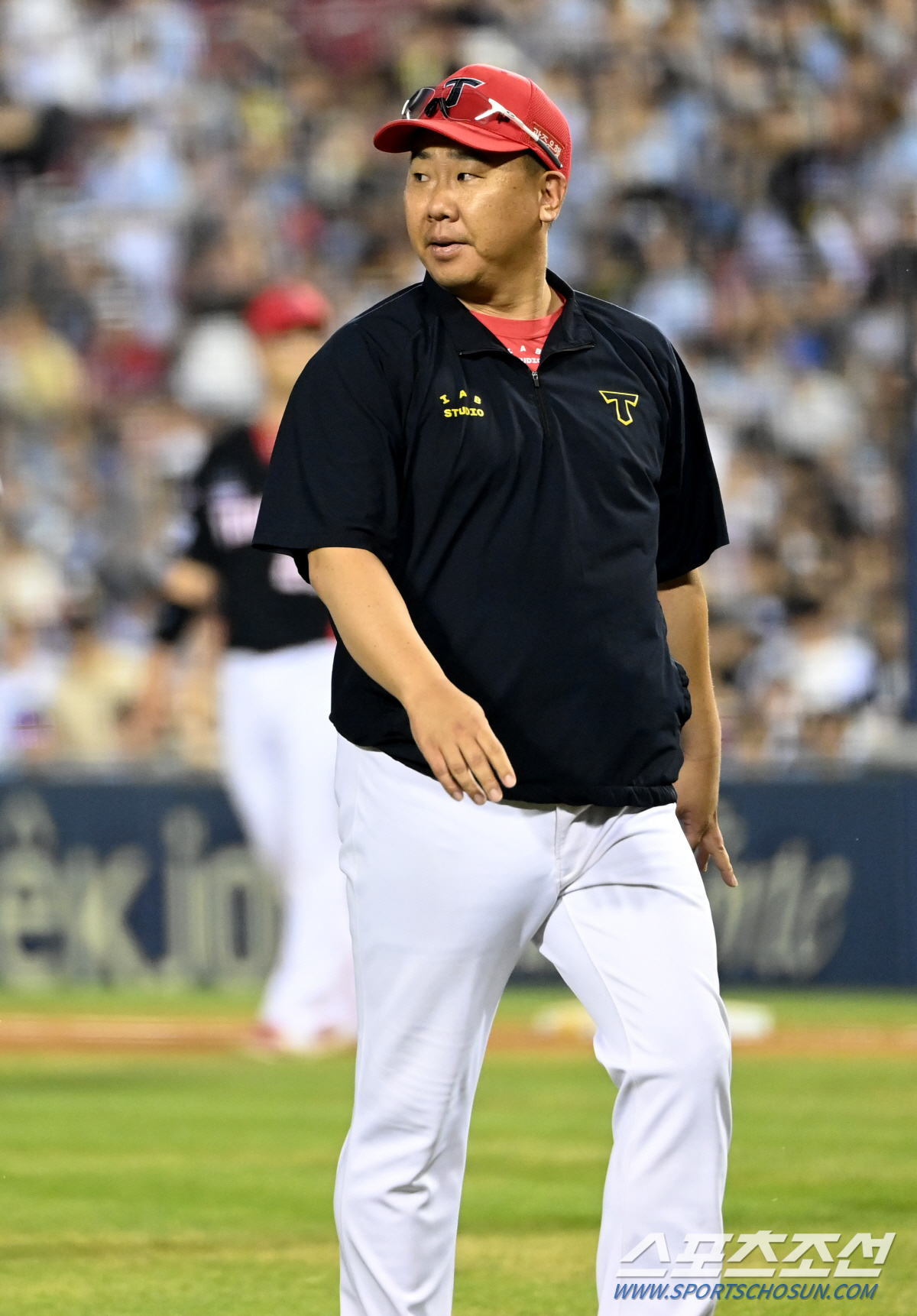 "잘!생!겼!다! 이!범!호!" 패배 속 울린 추억의 응원가, 꽃감독이 …