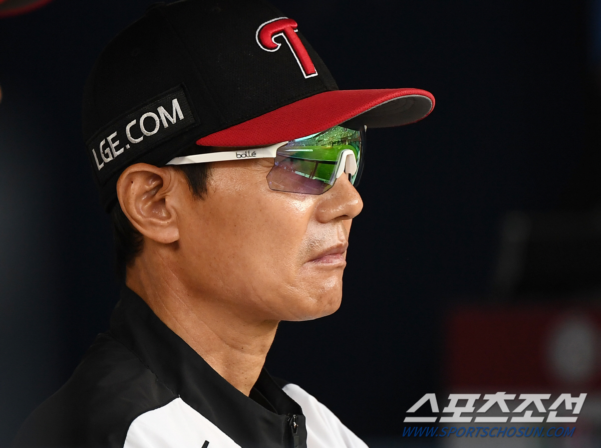 천신만고 끝 '3위 수성' LG 염경엽 감독 "손주영+에르난데스 덕에 승…
