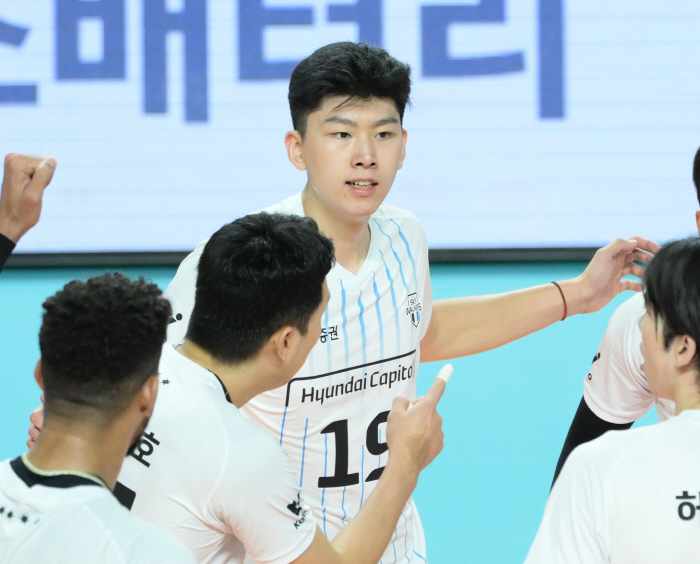 아시아쿼터 맞아? 외인급 위력인데, 게다가 잘생겼어...현대캐피탈, 대박…