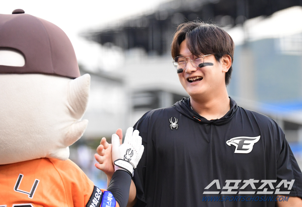 157㎞ 쾅쾅! 자신감 붙은 김서현, 1군 데뷔 521일만의 첫승 소감 …