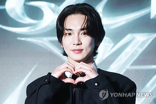 (서울=연합뉴스) 진연수 기자 = 그룹 샤이니 키가 23일 서울 영등포구 페어몬트 앰버서더 서울에서 열린 세 번째 미니앨범 '플레저 숍'(Pleasure Shop) 발매 기념 기자간담회에서 포즈를 취하고 있다. 2024.9.23 jin90@yna.co.kr