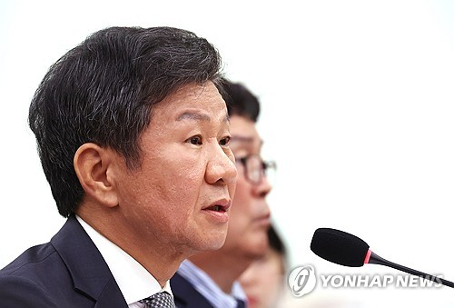 (서울=연합뉴스) 신준희 기자 = 정몽규 대한축구협회장이 24일 국회에서 열린 문화체육관광위원회 전체회의에 출석, 의원 질의에 답하고 있다. 2024.9.24 hama@yna.co.kr