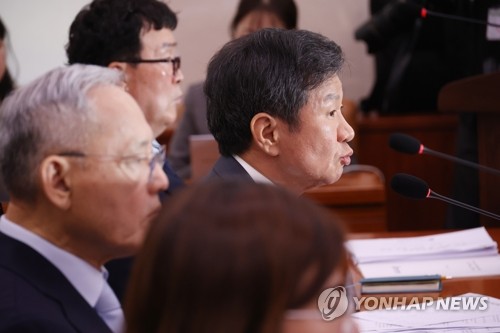 (서울=연합뉴스) 신준희 기자 = 정몽규 대한축구협회장이 24일 서울 여의도 국회에서 열린 문화체육관광위원회 전체회의에 출석, 의원 질의에 답하고 있다. 2024.9.24 hama@yna.co.kr