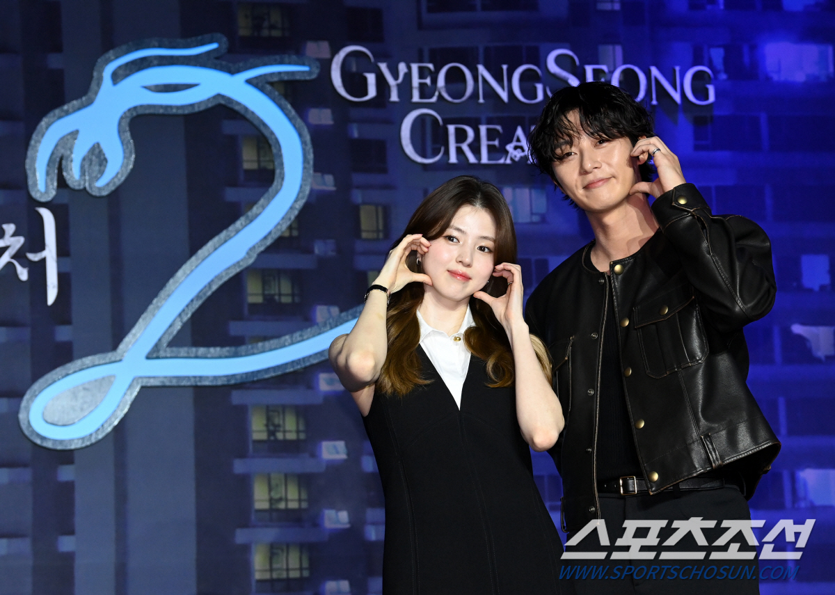 '경성크리처2' 박서준 "시즌2 달라진 점? 한소희, 어떻게 저렇게 하얘…