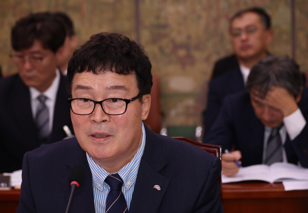 "내로남불의 극치" 김택규회장의 '엘리트탓'에 반발 폭발…협회 세력구도 …