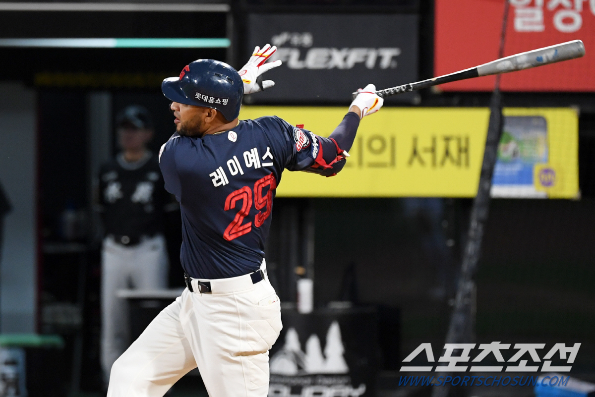 관심집중! '40홈런 -2' 김도영, 부산서 '타율 0.125' 천적 만…