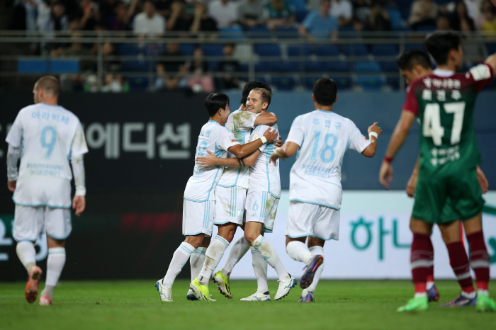 [K리그1 리뷰]"'킬러' 주민규 침묵→PK 양보" 울산, 대전에 1-0…
