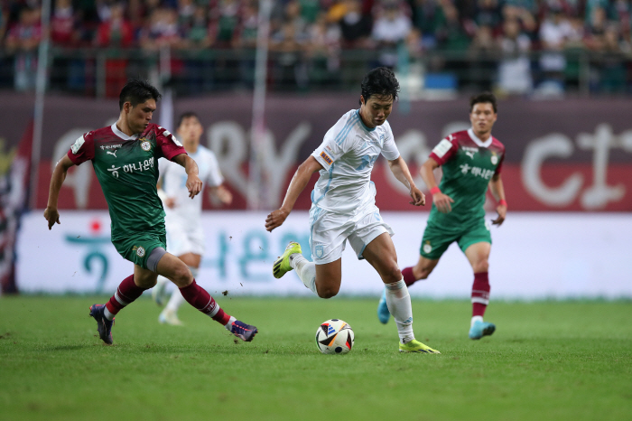 [K리그1 리뷰]"'킬러' 주민규 침묵→PK 양보" 울산, 대전에 1-0…